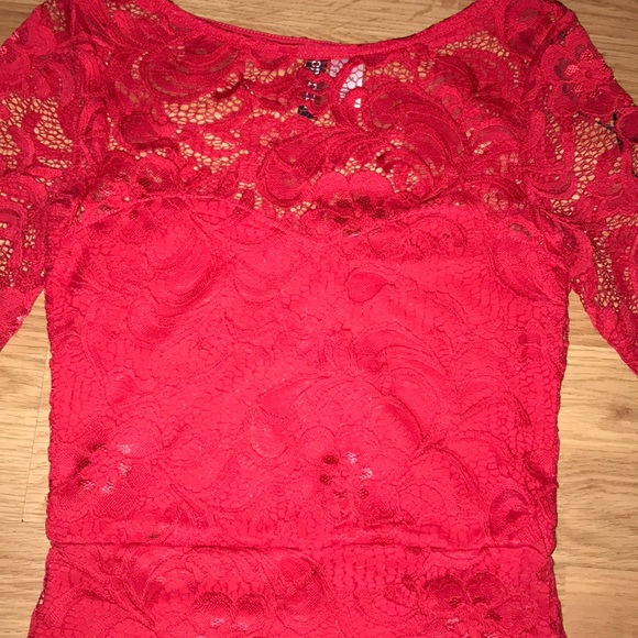 Red lace dress - Picture 4 of 4